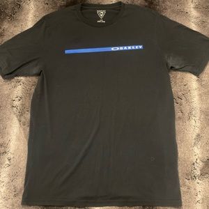 Vintage oakley t shirt large black blue white